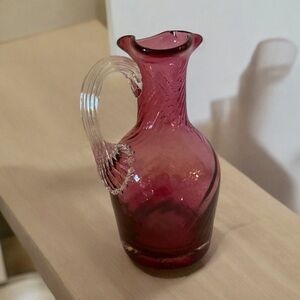 💠Pilgrim Cranberry small vase with handle. Vintage.​